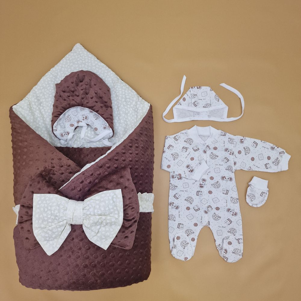 Комплект на выписку 6 пр: одеяло+комбинезон+шапочка+чепчик+рукавички+бант артикул анонс 1886в-0-1_о_02