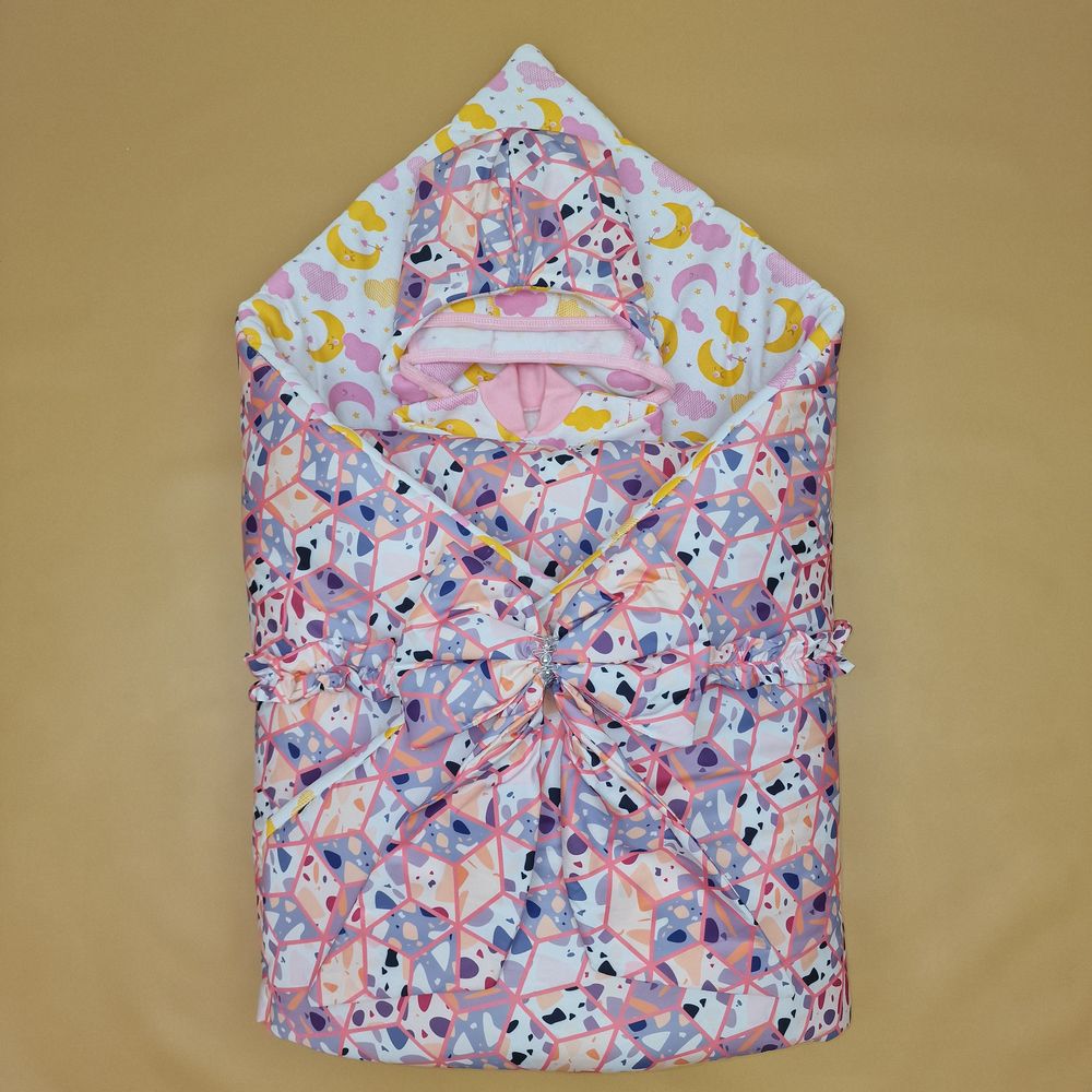 Комплект на выписку 5 пр: одеяло+комбинезон+шапочка+чепчик+бант артикул анонс 1892д-2-2_к_53