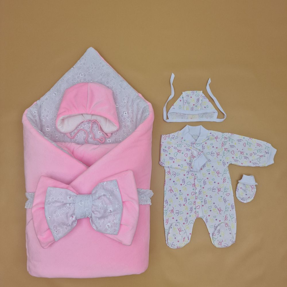 Комплект на выписку 6 пр: одеяло+комбинезон+шапочка+чепчик+рукавички+бант артикул анонс 1886в-0-2_о_04