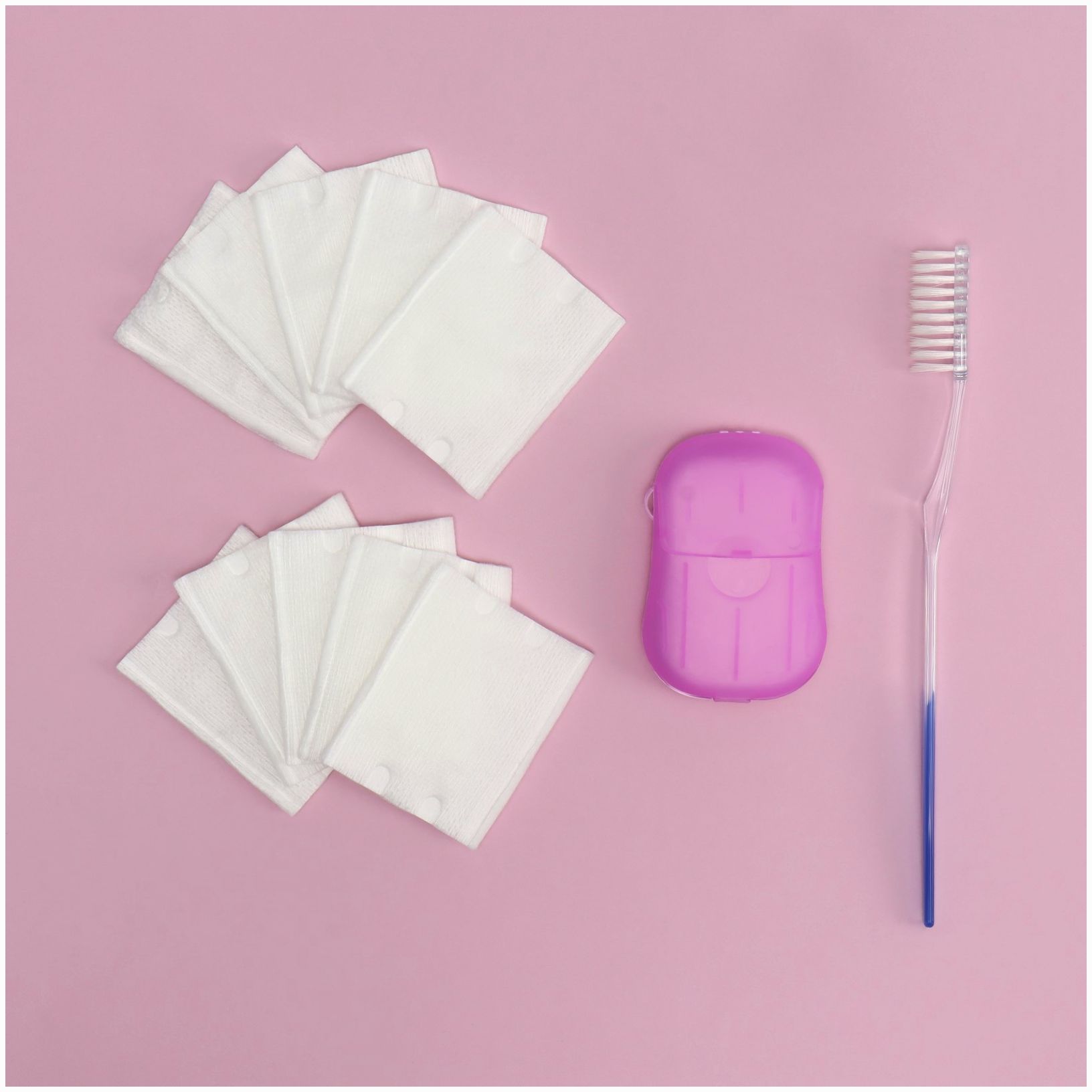 Картинка Дорожный набор, 4 предмета, шапочка, щётка, мыло 18 (+/- 2) листов, ватные диски 10 штук (№9103680) от магазина Мир детей Товары для Новорожденных