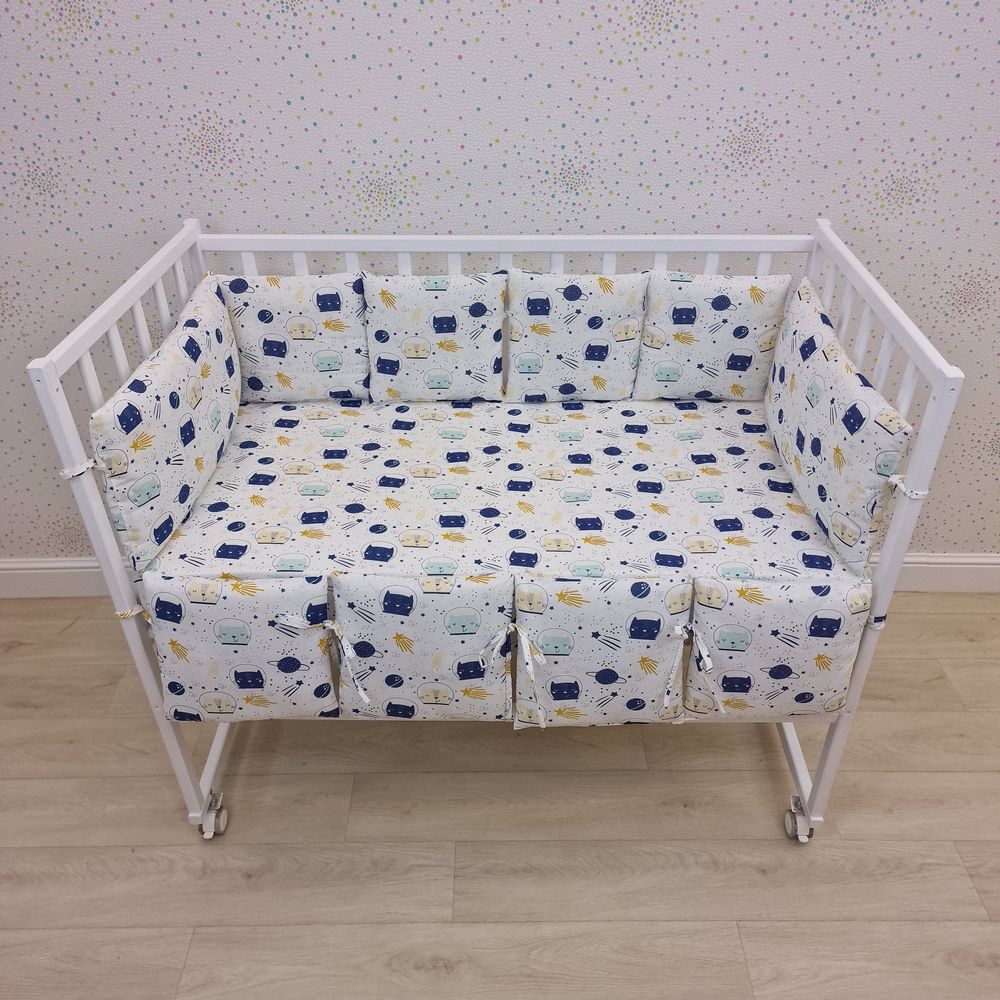 № 952 Бортик из 10 (8кв+2пр)подушек по всему периметру кроватки (бязь + синтепон)