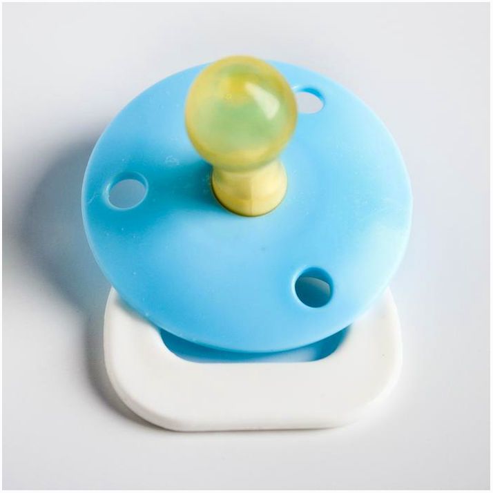 Картинка Соска-пустышка латексная классическая «Пуговка» с кольцом, от 0 мес., цвета МИКС (№1481284) от магазина Мир детей Товары для Новорожденных