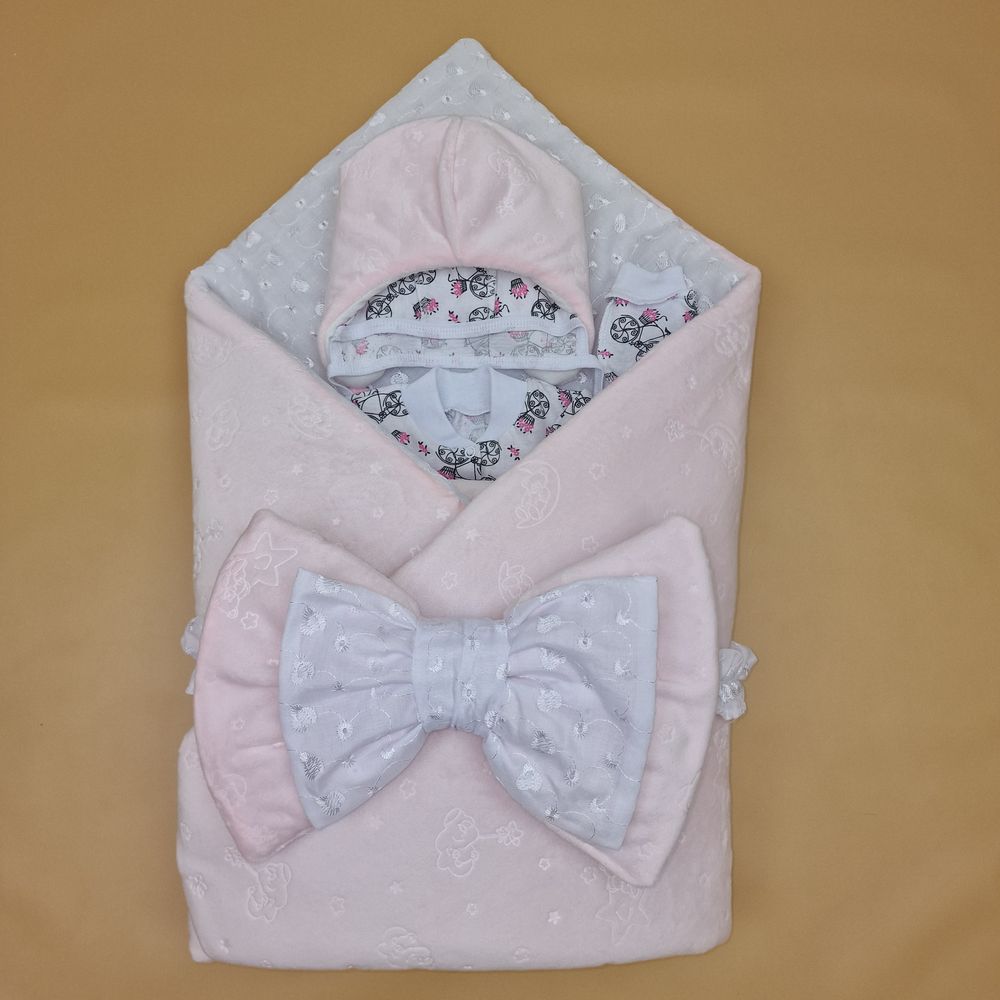 Комплект на выписку 6 пр: одеяло+комбинезон+шапочка+чепчик+рукавички+бант артикул анонс 1886в-0-1_о_27