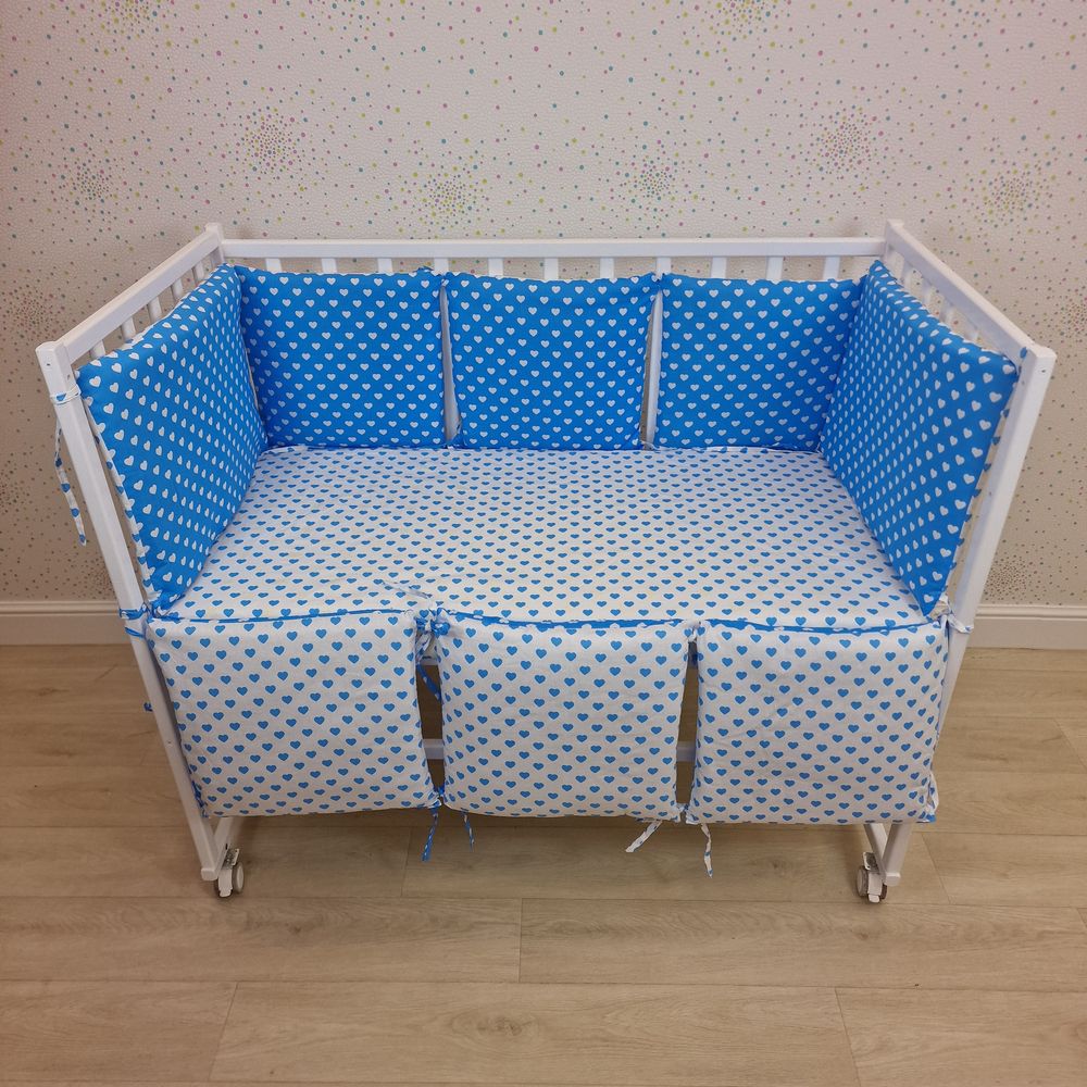 Картинка Бортик из 8 (6кв+2пр) подушек по всему периметру кроватки (бязь + синтепон) (№949) цвета в ассортименте от магазина Мир детей Товары для Новорожденных