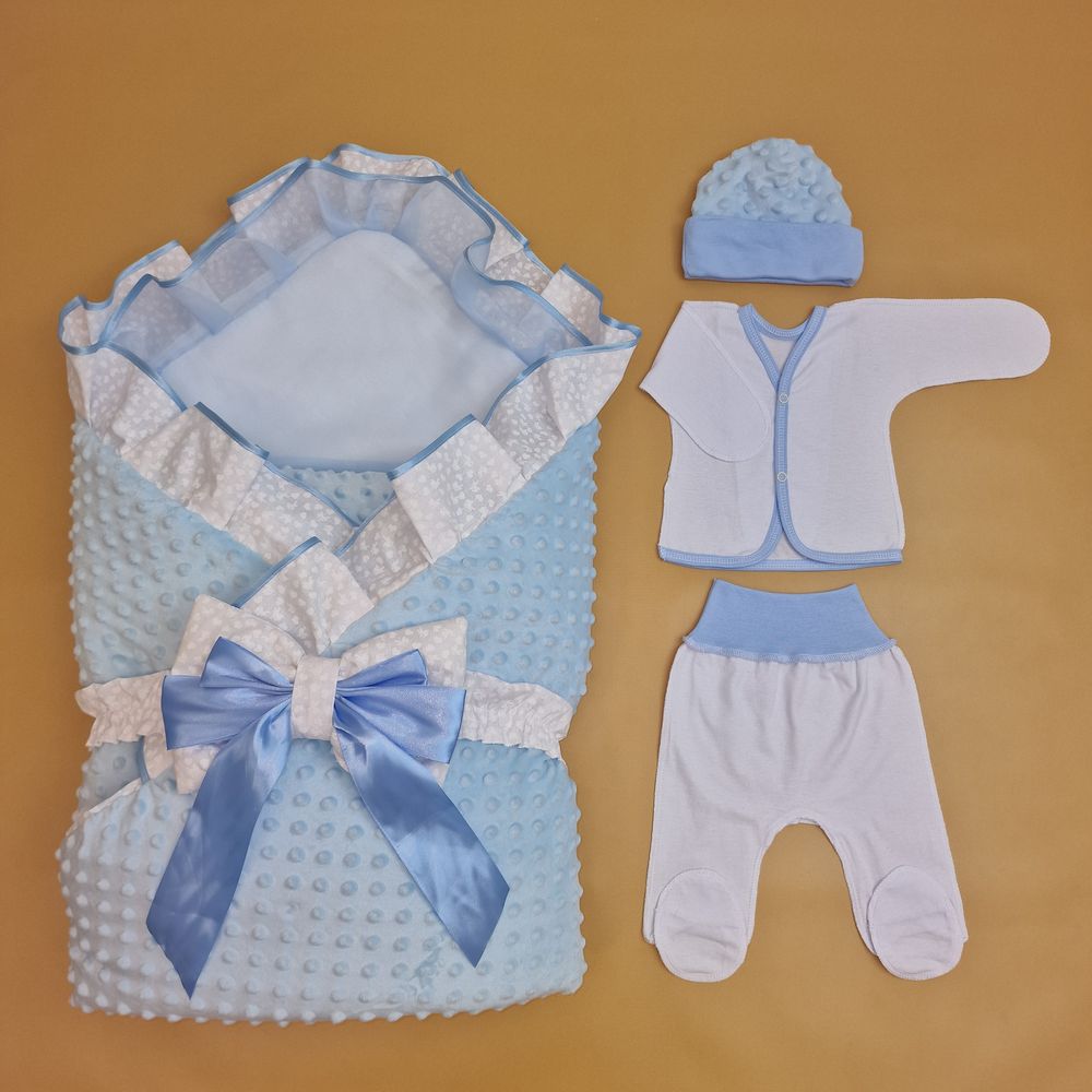 Комплект на выписку 7 пр: одеяло+уголок+ползунки+пеленка+распашонка+шапочка+бант (двухсторонний) артикул анонс 1877в-1-1_о_02