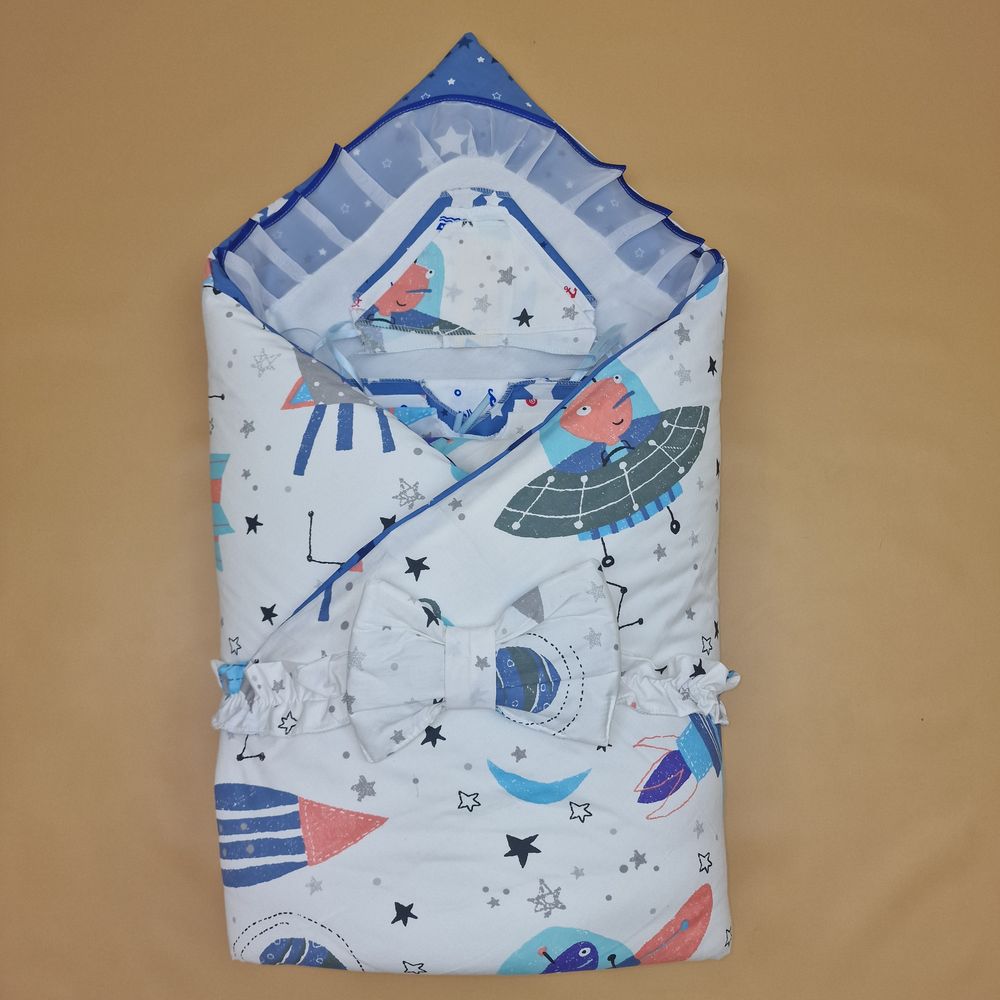 Комплект на выписку 12 пр: одеяло+пододеяльник+уголок+2 пеленки+3 распашонки+3 чепчика+бант артикул анонс 1878б-2-1_о_16