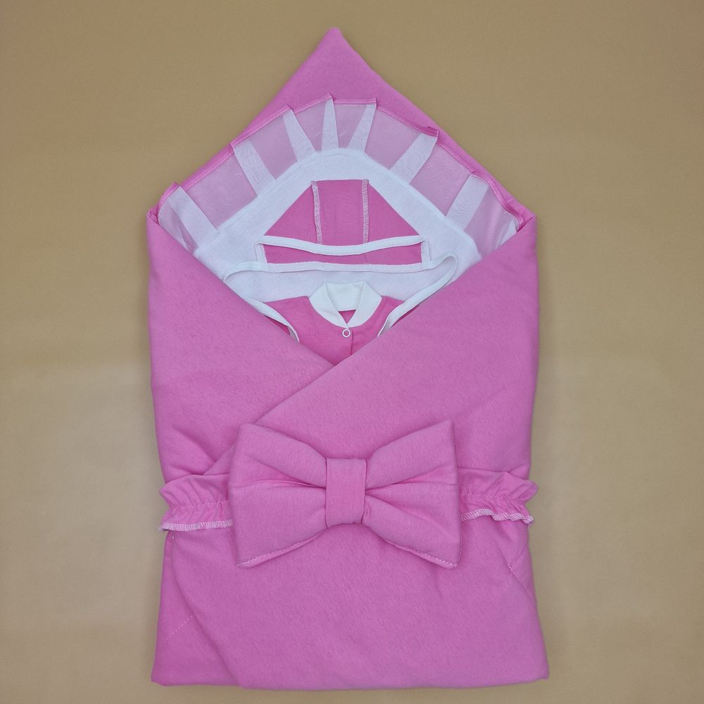 Комплект на выписку 5 пр: одеяло+уголок+комбинезон+чепчик+бант артикул анонс 1893к-0-1_к_05