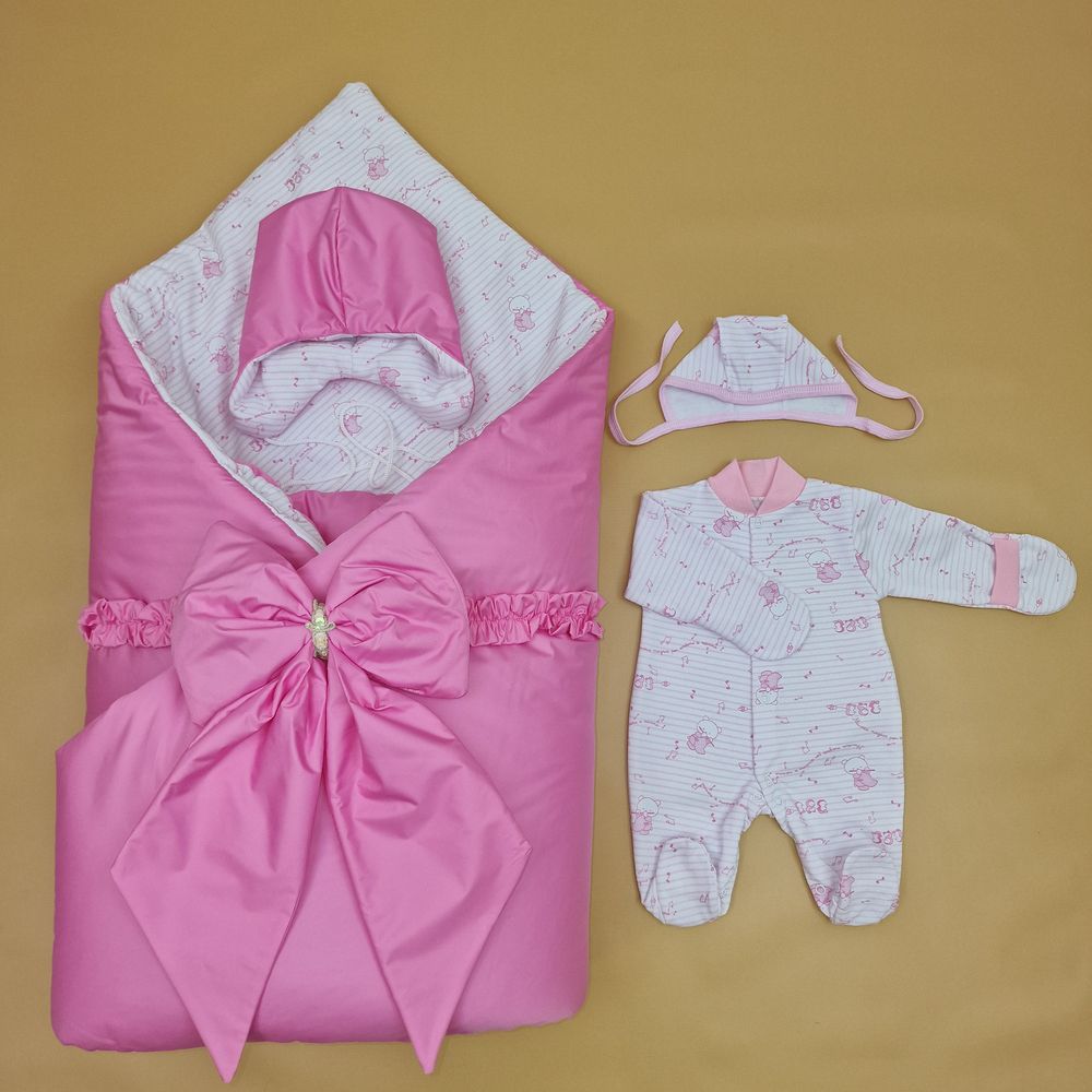 Комплект на выписку 5 пр: одеяло+комбинезон+шапочка+чепчик+бант артикул анонс 1892д-2-2_к_12