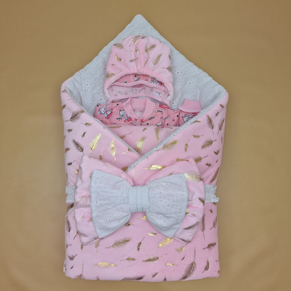 Комплект на выписку 6 пр: одеяло+комбинезон+шапочка+чепчик+рукавички+бант артикул анонс 1886в-0-1_о_07