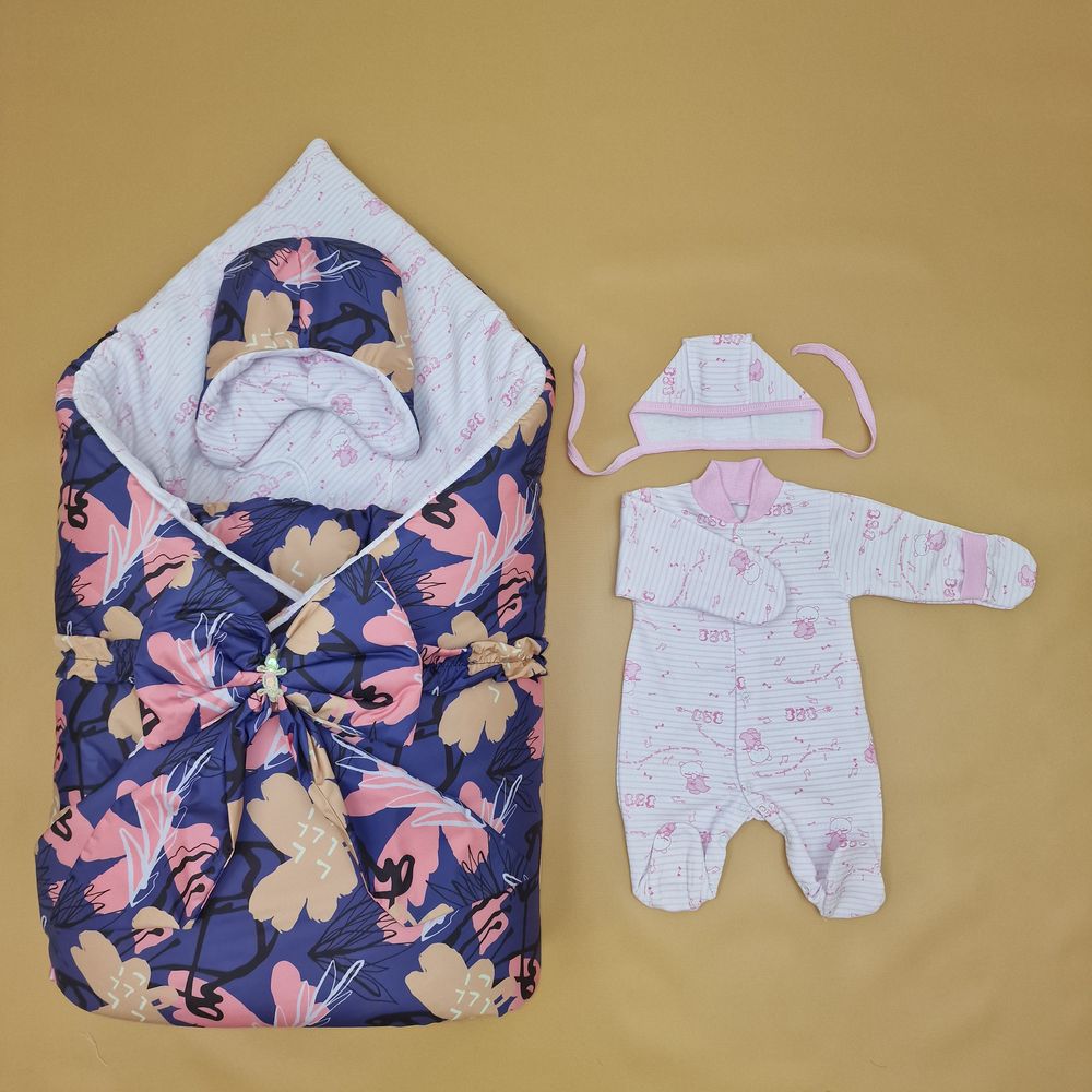 Комплект на выписку 5 пр: одеяло+комбинезон+шапочка+чепчик+бант артикул анонс 1892д-2-2_к_38