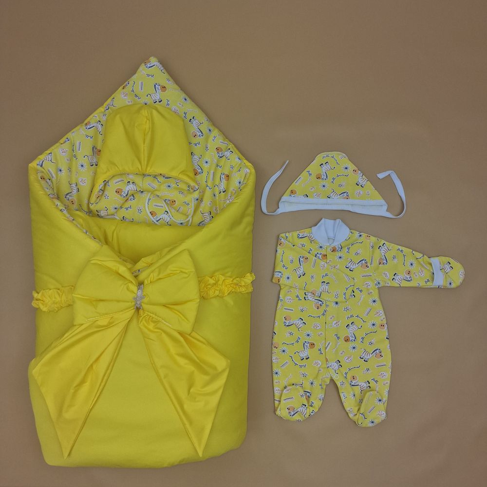 Комплект на выписку 5 пр: одеяло+комбинезон+шапочка+чепчик+бант артикул анонс 1892д-2-2_к_28