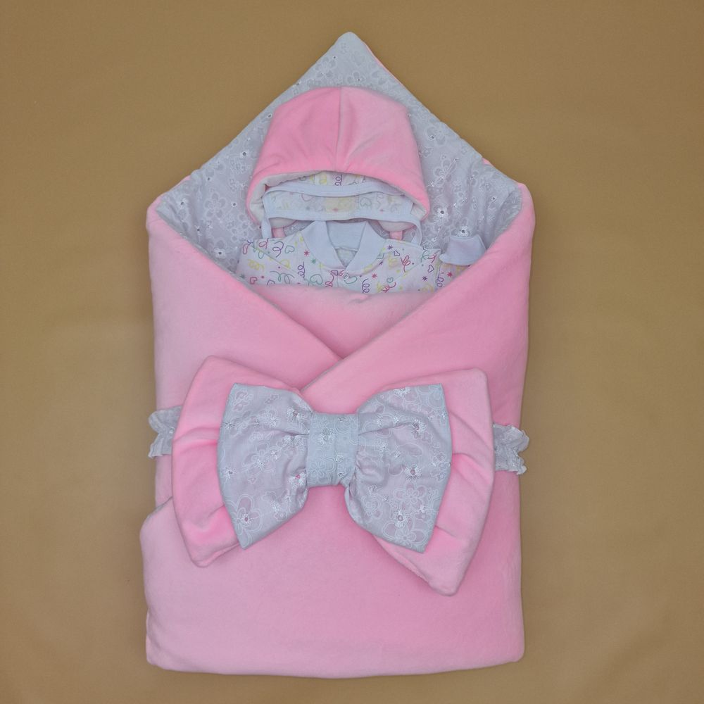 Комплект на выписку 6 пр: одеяло+комбинезон+шапочка+чепчик+рукавички+бант артикул анонс 1886в-0-1_о_03