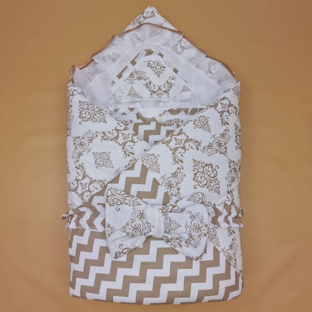 Комплект на выписку 12 пр: одеяло+пододеяльник+уголок+2 пеленки+3 распашонки+3 чепчика+бант артикул анонс 1879б-2-2_о_09