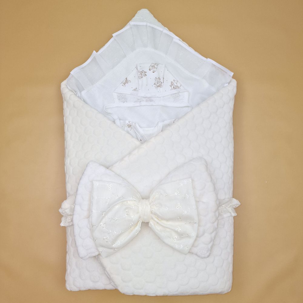 Комплект на выписку 6 пр: одеяло+уголок+распашонка+пеленка+чепчик+бант артикул анонс 1889в-0-1_о_04