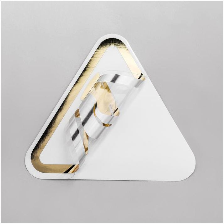 № 4609269 Золотая наклейка на авто «Леди»