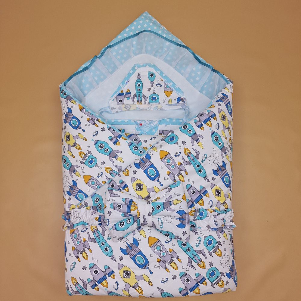 Комплект на выписку 12 пр: одеяло+пододеяльник+уголок+2 пеленки+3 распашонки+3 чепчика+бант артикул анонс 1878б-2-1_о_19