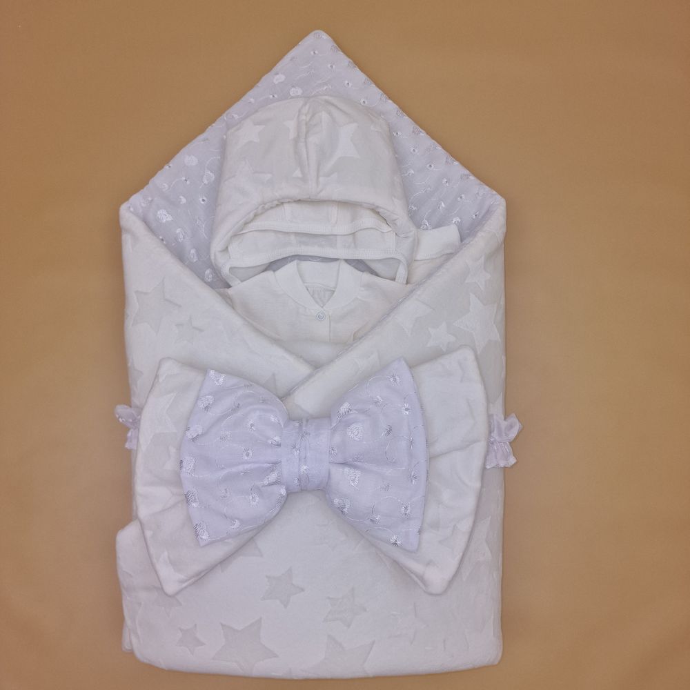 Комплект на выписку 6 пр: одеяло+комбинезон+шапочка+чепчик+рукавички+бант артикул анонс 1886в-1-2_о_11