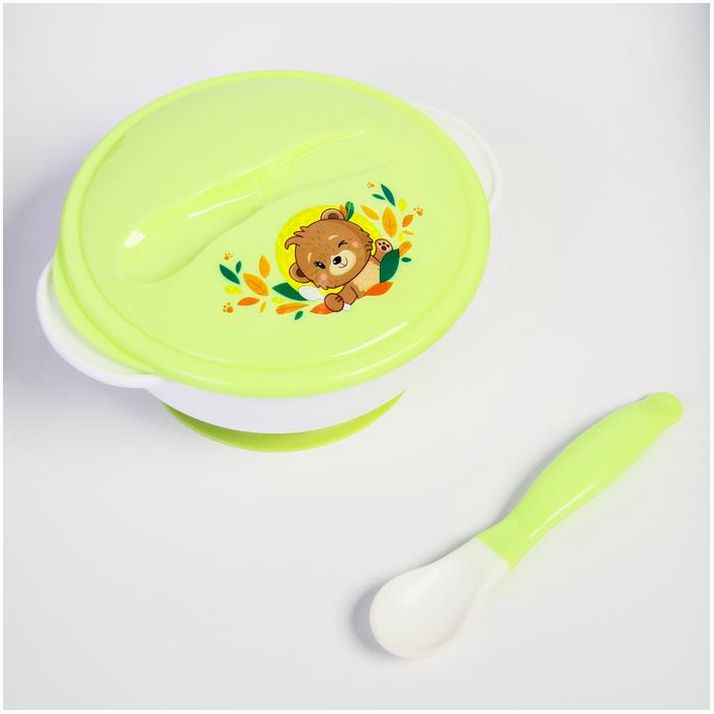 Набор детской посуды «Друзья», 3 предмета: тарелка на присоске, крышка, ложка, цвет зелёный артикул анонс 3630399