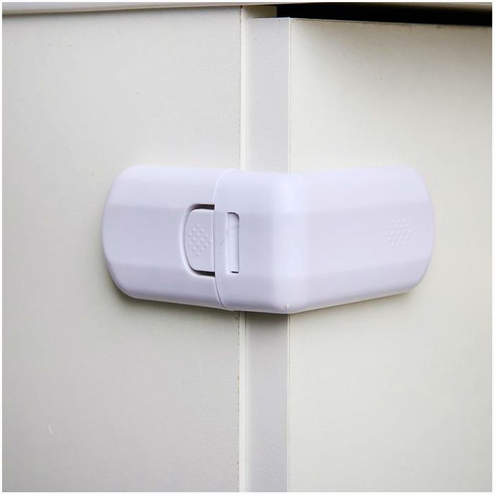 № 1385784 Блокиратор боковой для выдвижных шкафчиков