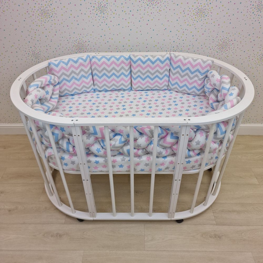 Картинка Бортик - "Коса 4х" + 4 подушки по всему периметру кроватки (бязь + синтепух/синтепон) (№993б) цвета в ассортименте от магазина Мир детей Товары для Новорожденных