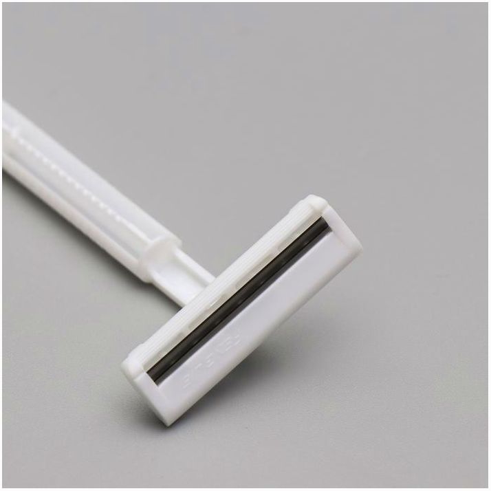 Картинка Бритва Стандарт с двумя нержавеющими лезвиями и крем для бритья 10 гр. (№4213376) от магазина Мир детей Товары для Новорожденных