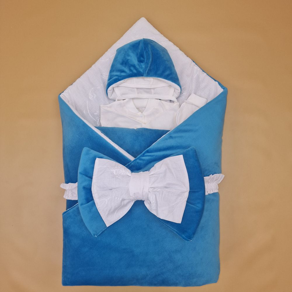 Комплект на выписку 6 пр: одеяло+комбинезон+шапочка+чепчик+рукавички+бант артикул анонс 1886в-0-1_о_15