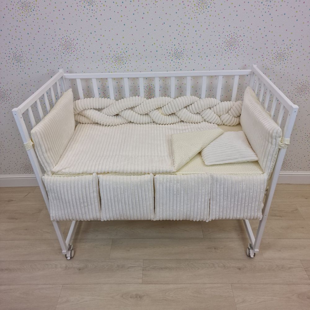 Картинка КПБ 13 пр (борт + пододеяльник + одеяло + подушка + простынь + (плюш/бязь) коса (№1165-0-1бб) цвета в ассортименте от магазина Мир детей Товары для Новорожденных