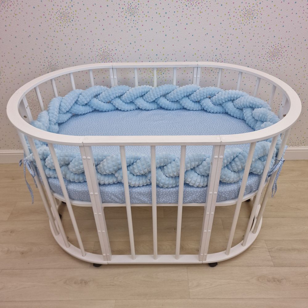 Картинка Бортик - "Коса 3х" по всему периметру кроватки (плюш + синтепух) (№988в) цвета в ассортименте от магазина Мир детей Товары для Новорожденных