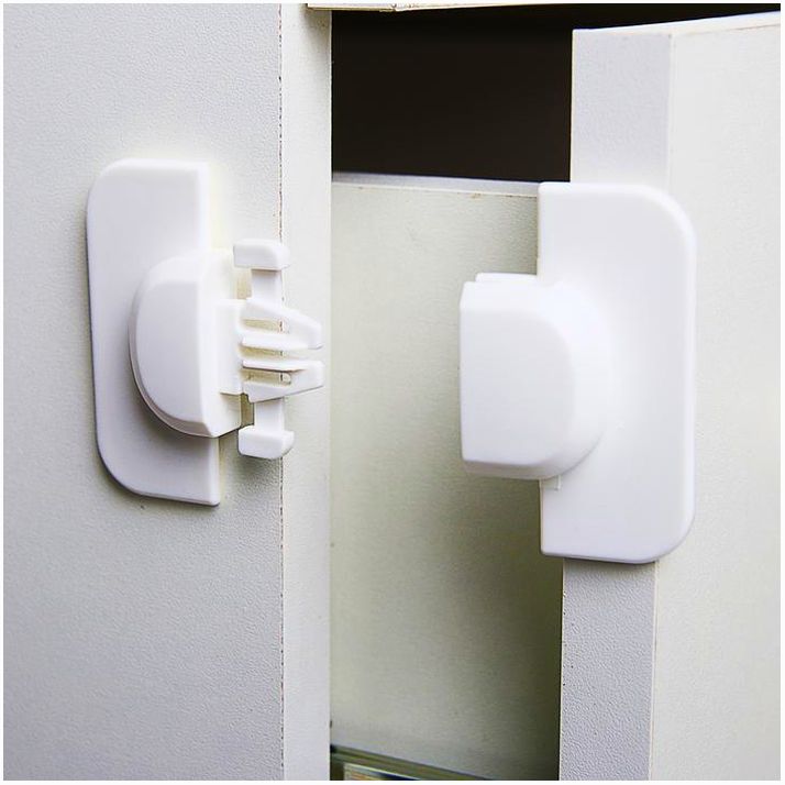 Картинка Блокиратор на дверцы шкафов, цвета МИКС (№2315135) от магазина Мир детей Товары для Новорожденных