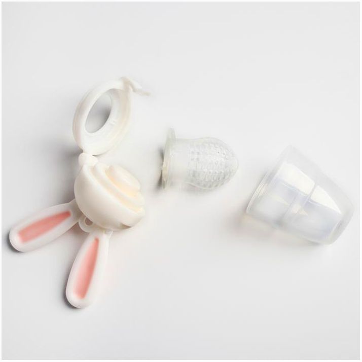 Картинка Ниблер для прикорма, с силиконовой сеточкой «Зайка», вращающийся поршень, цвет розовый (№4623700) от магазина Мир детей Товары для Новорожденных