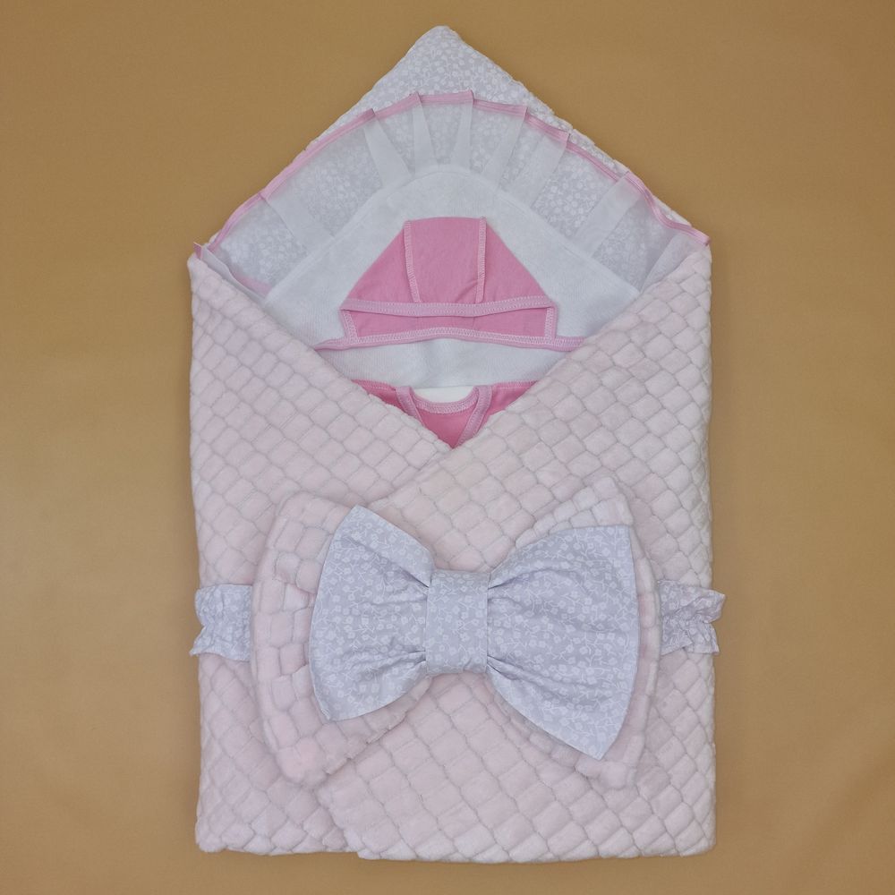 Комплект на выписку 6 пр: одеяло+уголок+распашонка+пеленка+чепчик+бант артикул анонс 1889в-0-2_о_09