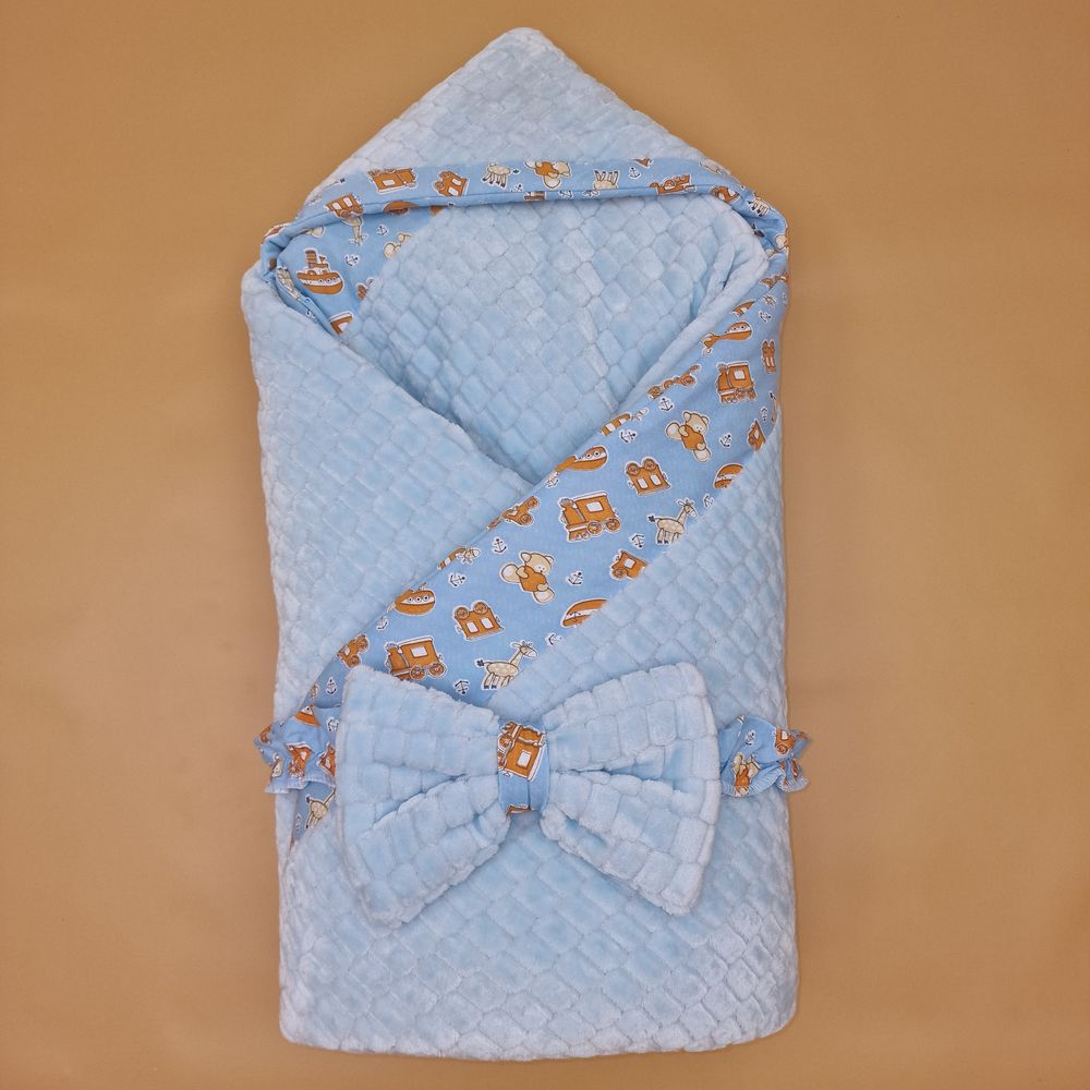 Комплект на выписку 2 пр: одеяло с капюшоном+бант (плюш/интерлок) артикул анонс 1896ви-1-2_м