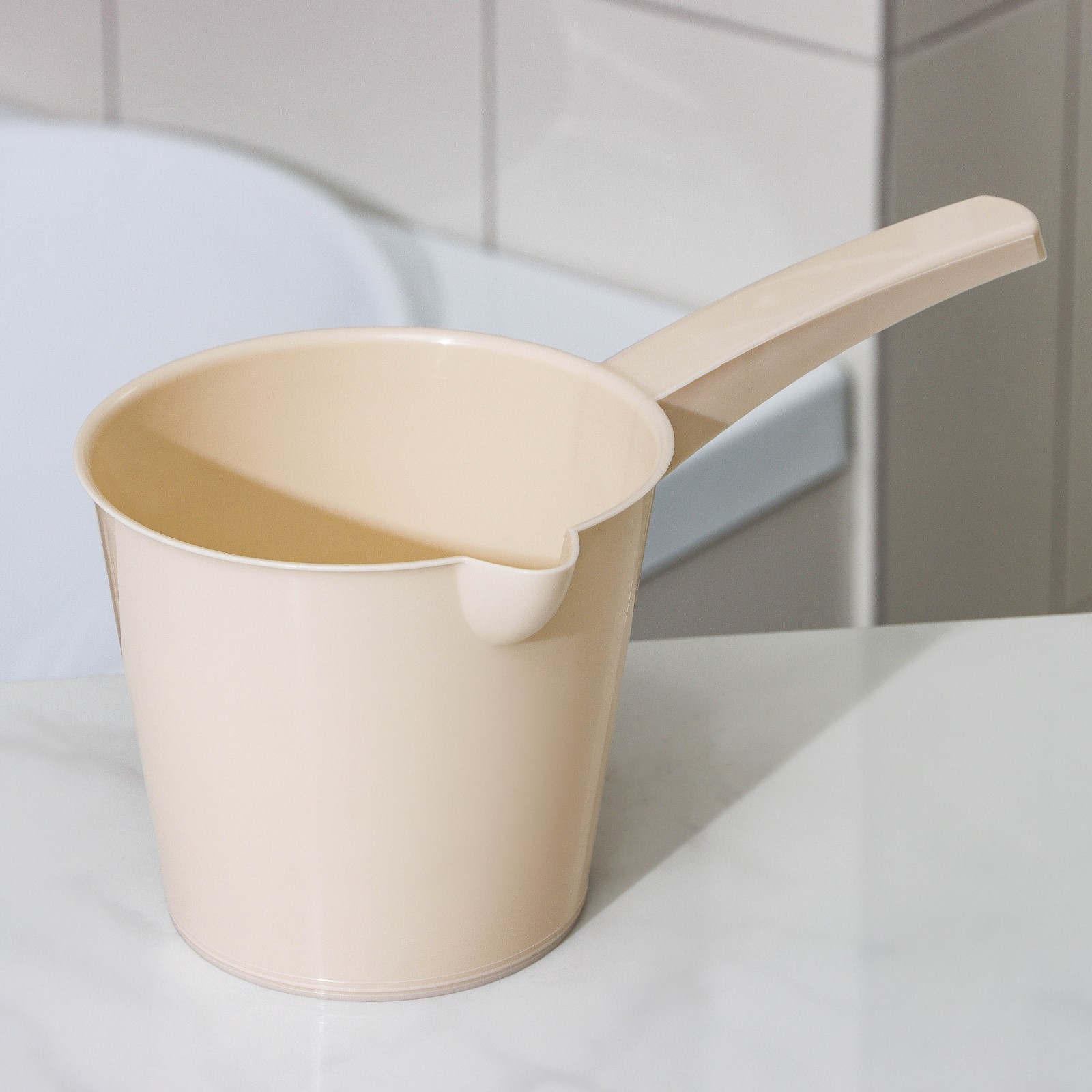 Картинка Ковш со сливом 1,5л 28,5х16,5х13,5см "Эконом", цвет МИКС (№4210100) от магазина Мир детей Товары для Новорожденных