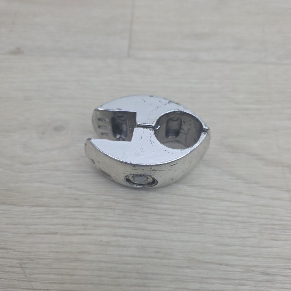 Крепление торговой сетки к трубе  джокер артикул анонс Джок1