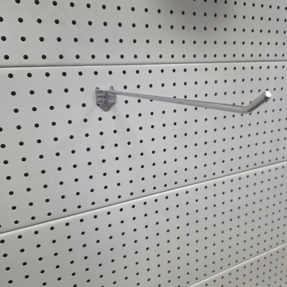 Крючок (кронштейн) на перфорированный стеллаж водолей (длина 33 см) хром артикул анонс вод-од-33