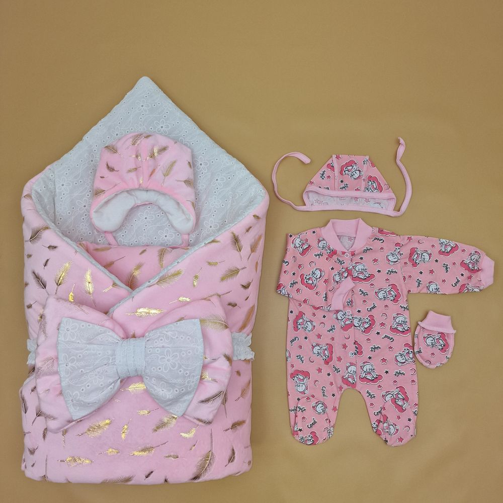 Комплект на выписку 6 пр: одеяло+комбинезон+шапочка+чепчик+рукавички+бант артикул анонс 1886в-0-2_о_08