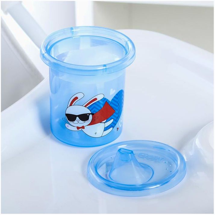 Картинка Поильник детский «Зайка супергерой!», с твёрдым носиком 200 мл, цвет голубой/синий (№3721459) от магазина Мир детей Товары для Новорожденных